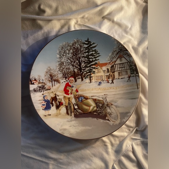 Harley-Davidson 1992 Christmas Plate “A Surprise Visit” - Picture 2 of 2